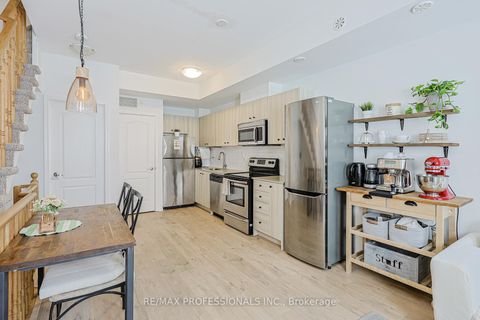 Photo 7 at 13 - 873 Wilson Avenue, CFB, Toronto
