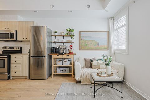 Photo 8 at 13 - 873 Wilson Avenue, CFB, Toronto
