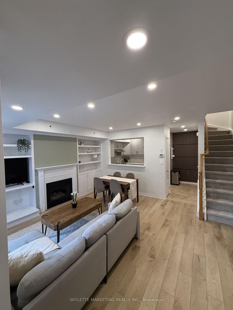 Photo 2 at 123 - 3 Everson Drive, Willowdale East, Toronto
