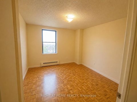 Photo 3 at 811 - 4673 Jane Street, Black Creek, Toronto