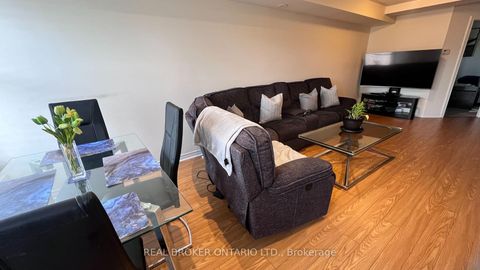 Photo 9 at 29 - 13 EATON PARK Lane, L'Amoreaux, Toronto