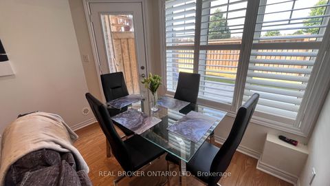 Photo 11 at 29 - 13 EATON PARK Lane, L'Amoreaux, Toronto