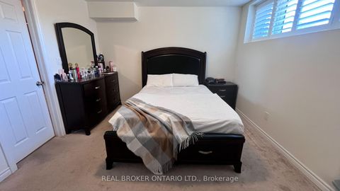 Photo 15 at 29 - 13 EATON PARK Lane, L'Amoreaux, Toronto