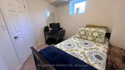 Photo 21 at 29 - 13 EATON PARK Lane, L'Amoreaux, Toronto