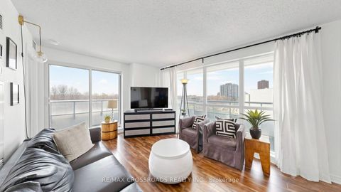 Photo 13 at 702 - 50 Town Centre Court, Bendale, Toronto