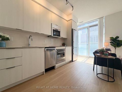Photo 2 at 308 - 101 Erskine Avenue, Mount Pleasant West, Toronto