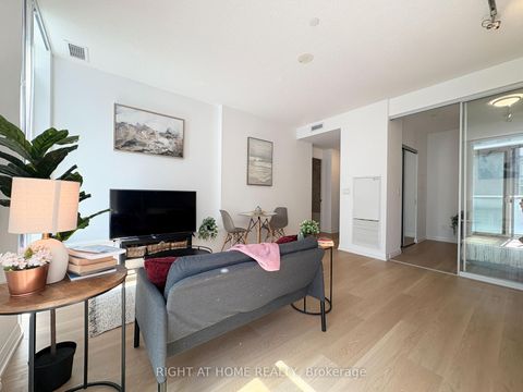 Photo 3 at 308 - 101 Erskine Avenue, Mount Pleasant West, Toronto