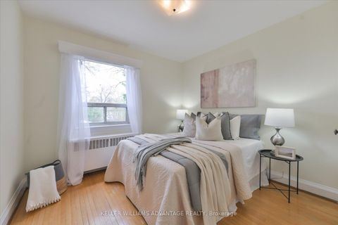 Photo 12 at 27 Innismore Crescent, Maryvale, Toronto