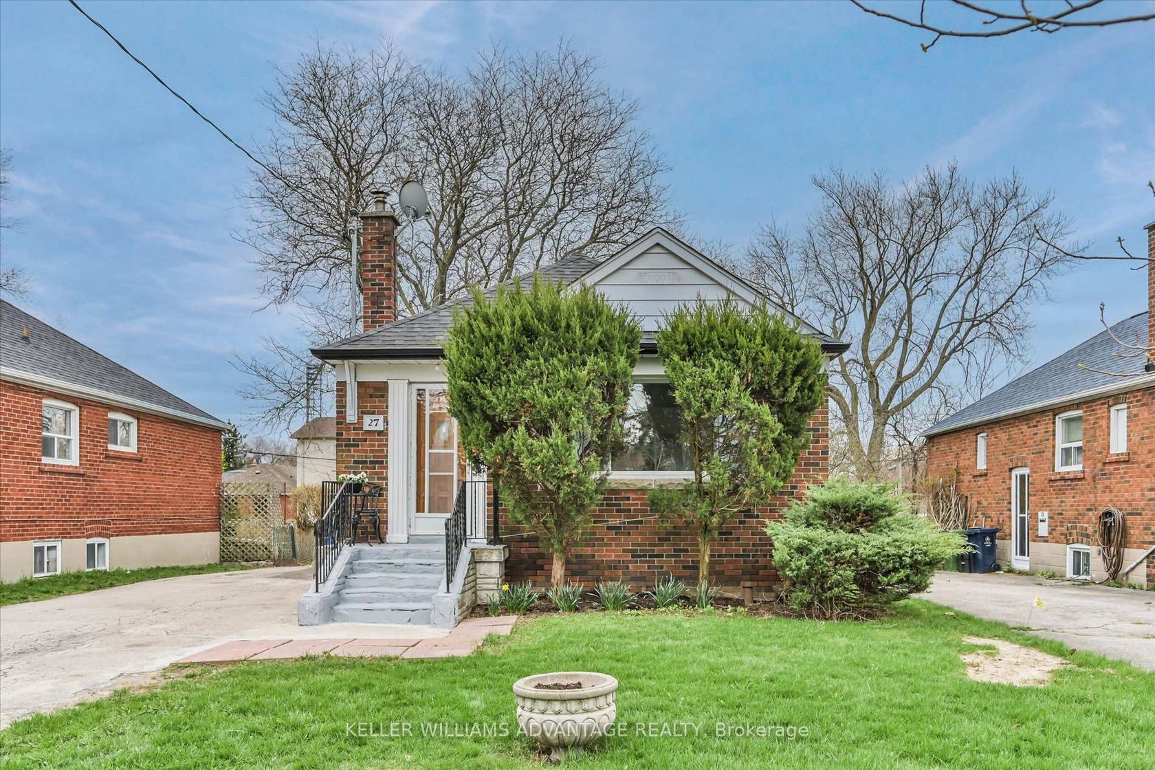 27 Innismore Crescent, Maryvale, Toronto photo number 2
