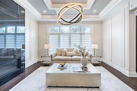Photo 5 at 15 Montford Drive, Newtonbrook East, Toronto