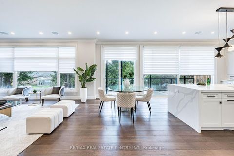 Photo 11 at 15 Montford Drive, Newtonbrook East, Toronto