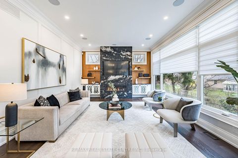 Photo 13 at 15 Montford Drive, Newtonbrook East, Toronto