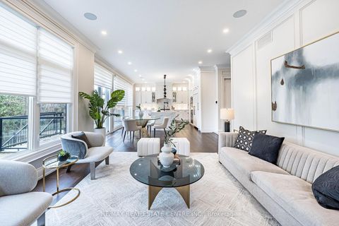 Photo 14 at 15 Montford Drive, Newtonbrook East, Toronto