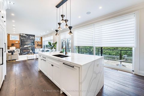 Photo 19 at 15 Montford Drive, Newtonbrook East, Toronto