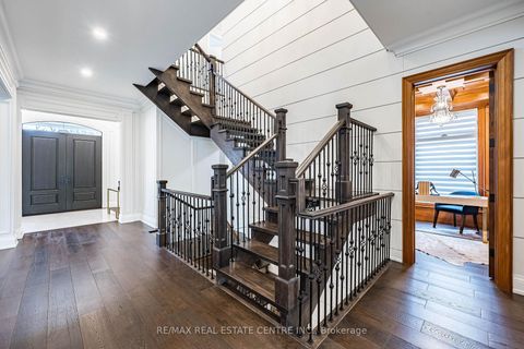 Photo 26 at 15 Montford Drive, Newtonbrook East, Toronto