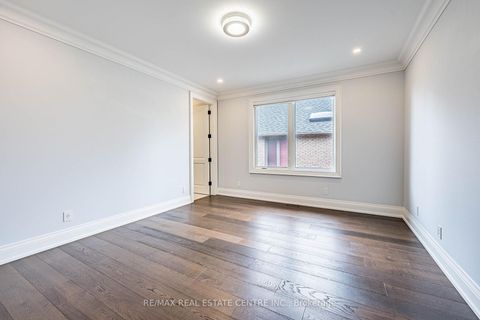 Photo 34 at 15 Montford Drive, Newtonbrook East, Toronto