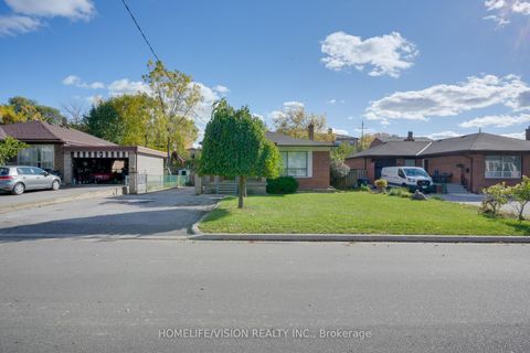 Photo 2 at 239 Epsom Downs Drive, CFB, Toronto