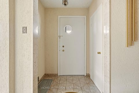 Photo 9 at 239 Epsom Downs Drive, CFB, Toronto