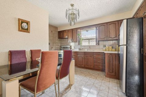 Photo 13 at 239 Epsom Downs Drive, CFB, Toronto