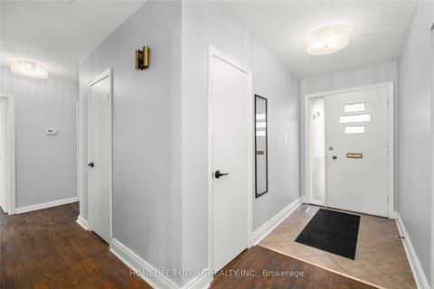 Photo 3 at 50 Benlight Crescent, Woburn, Toronto
