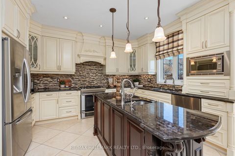 Photo 10 at 39 Fairmont Avenue, Maple, Vaughan