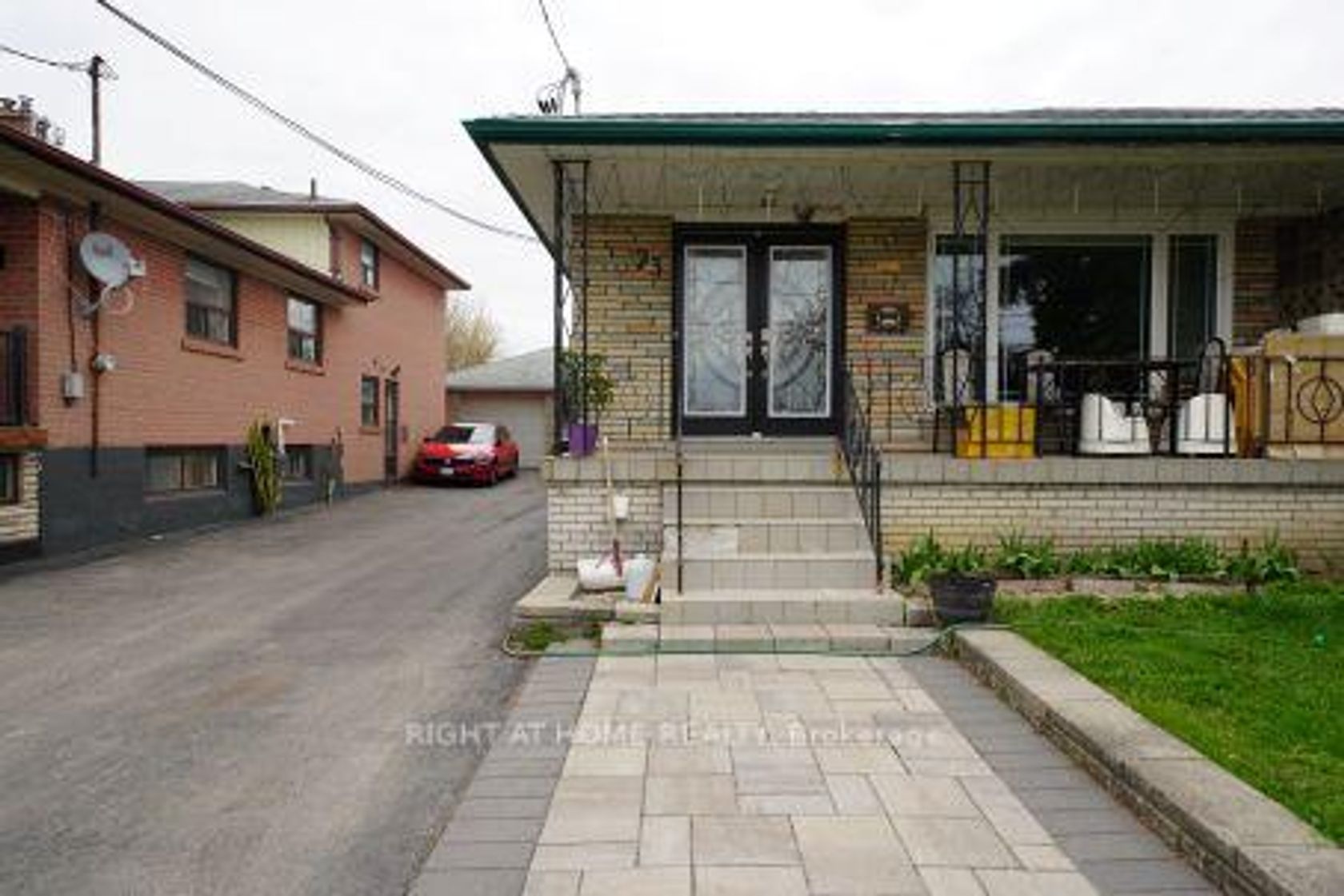 73 Buckland Road, Jane Heights, Toronto photo number 2