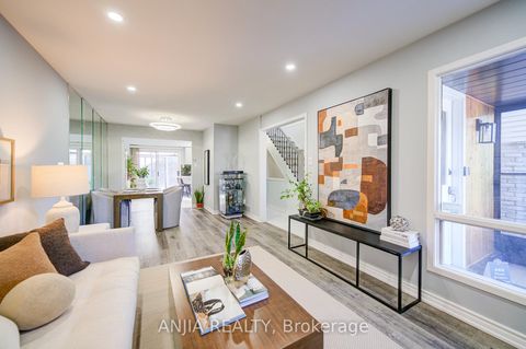 Photo 7 at 83 McClintock Crescent, Lakeview Estates, Vaughan