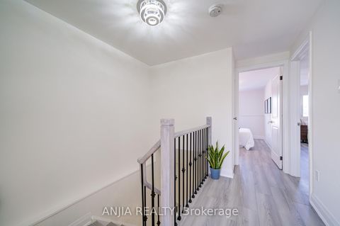 Photo 18 at 83 McClintock Crescent, Lakeview Estates, Vaughan