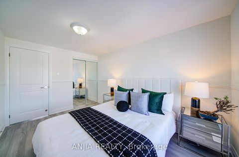Photo 21 at 83 McClintock Crescent, Lakeview Estates, Vaughan