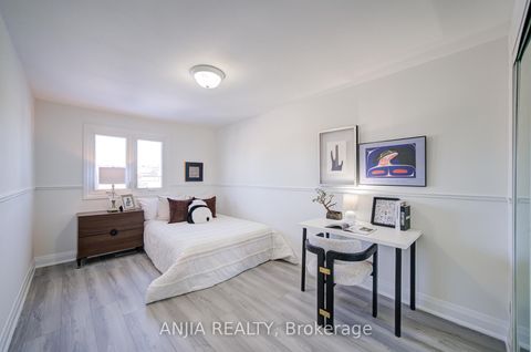 Photo 22 at 83 McClintock Crescent, Lakeview Estates, Vaughan