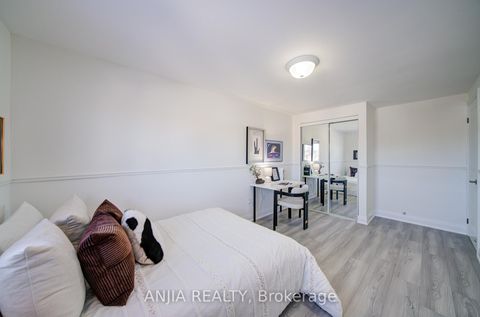 Photo 23 at 83 McClintock Crescent, Lakeview Estates, Vaughan