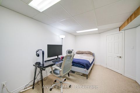 Photo 31 at 83 McClintock Crescent, Lakeview Estates, Vaughan