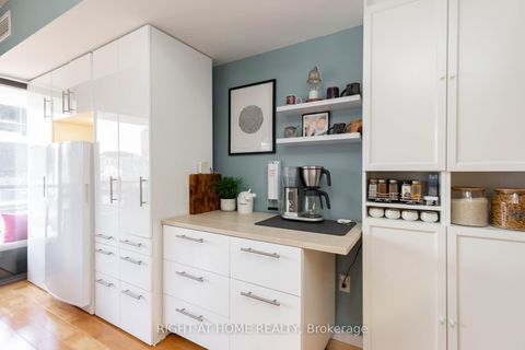 Photo 10 at 508 - 32 Trolley Crescent, Moss Park, Toronto