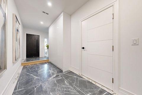 Photo 3 at 2 - 2639R Dundas Street W, Junction Area, Toronto