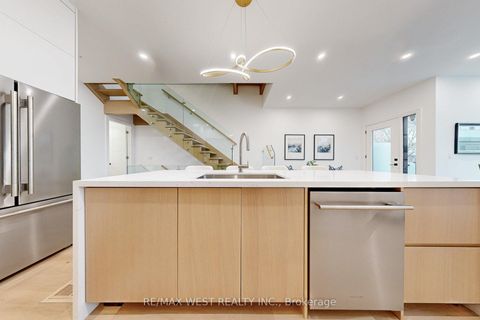 Photo 21 at 2 - 2639R Dundas Street W, Junction Area, Toronto