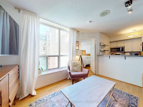 Photo 2 at 721 - 109 Front Street E, Moss Park, Toronto