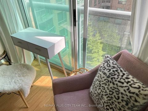 Photo 6 at 721 - 109 Front Street E, Moss Park, Toronto