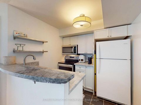 Photo 7 at 721 - 109 Front Street E, Moss Park, Toronto