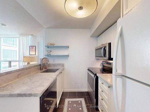 Photo 8 at 721 - 109 Front Street E, Moss Park, Toronto
