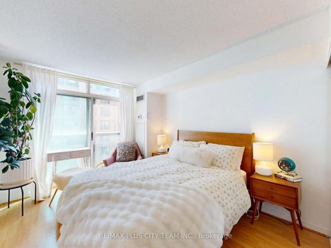 Photo 10 at 721 - 109 Front Street E, Moss Park, Toronto
