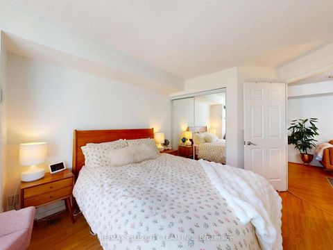 Photo 11 at 721 - 109 Front Street E, Moss Park, Toronto