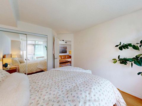 Photo 12 at 721 - 109 Front Street E, Moss Park, Toronto