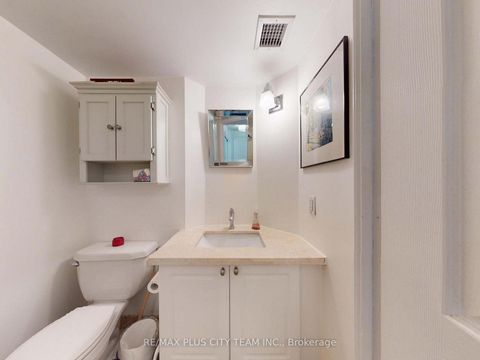 Photo 13 at 721 - 109 Front Street E, Moss Park, Toronto