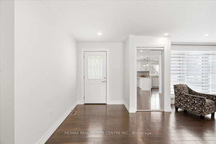 Photo 1 at 431 Second Road E, Stoney Creek, Hamilton