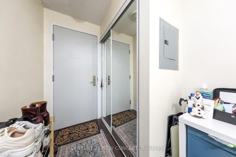 Photo 1 at 404 - 761 Bay Street, Bay Street Corridor, Toronto