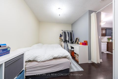 Photo 3 at 404 - 761 Bay Street, Bay Street Corridor, Toronto