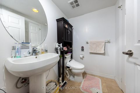 Photo 4 at 404 - 761 Bay Street, Bay Street Corridor, Toronto