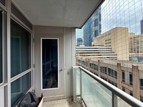 Photo 16 at 404 - 761 Bay Street, Bay Street Corridor, Toronto