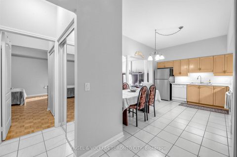 Photo 3 at 105 - 2506 Rutherford Road, Maple, Vaughan
