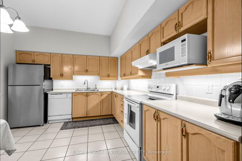 Photo 11 at 105 - 2506 Rutherford Road, Maple, Vaughan